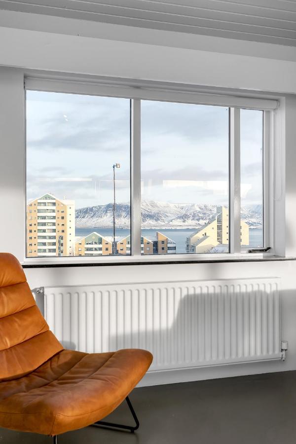 Penthouse Apt On The Shopping Street-Free Parking Reykjavík Exterior photo