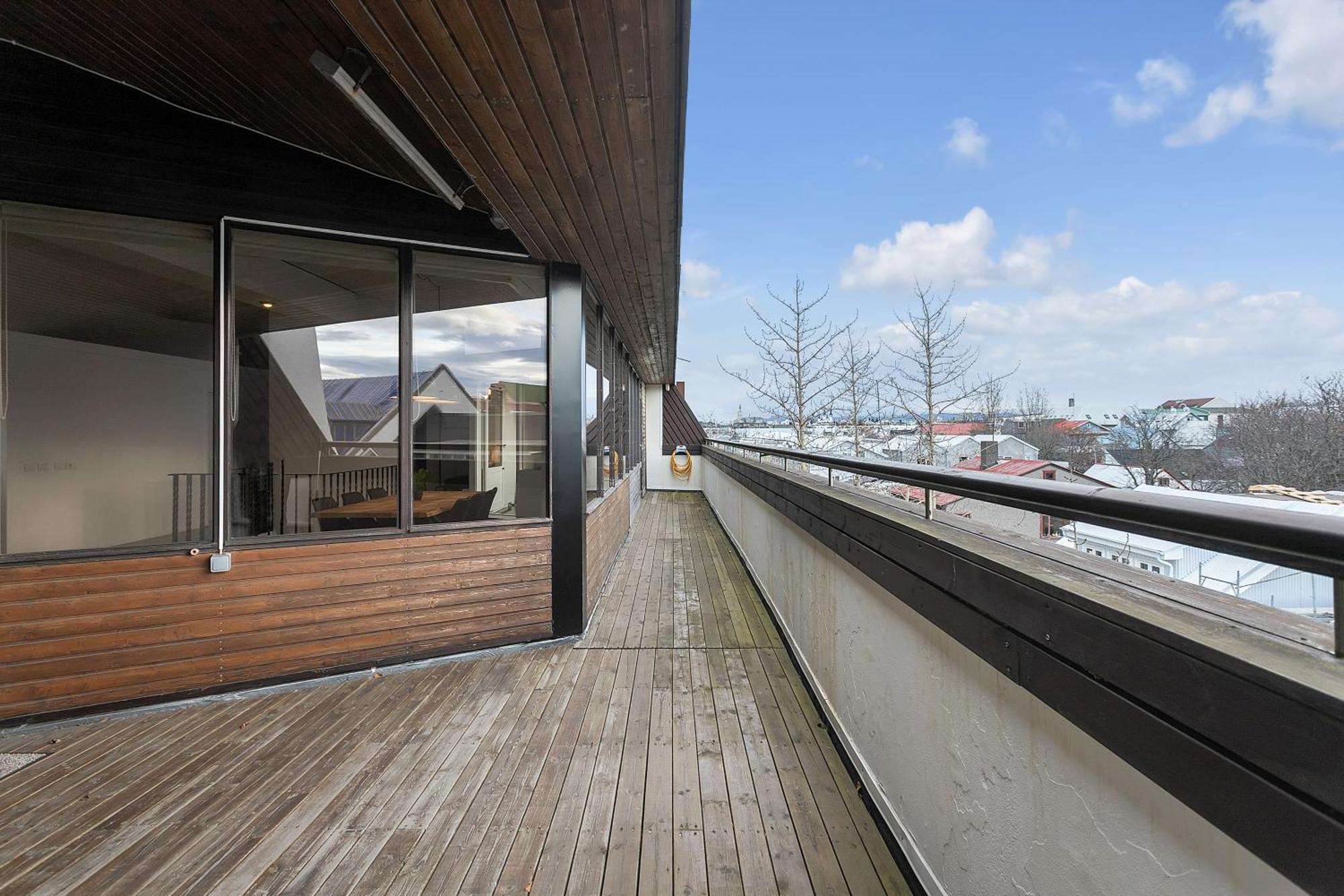 Penthouse Apt On The Shopping Street-Free Parking Reykjavík Exterior photo