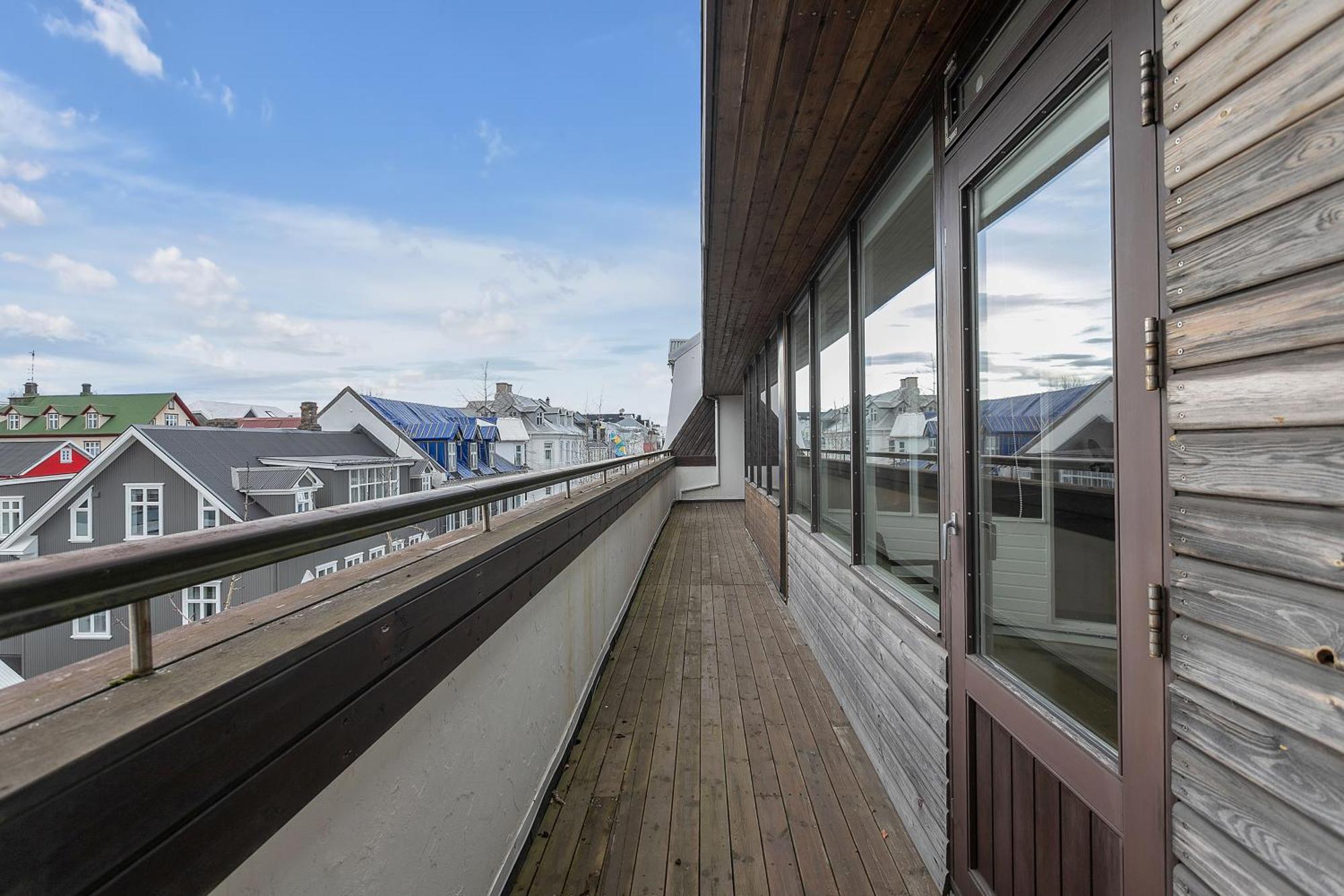 Penthouse Apt On The Shopping Street-Free Parking Reykjavík Exterior photo