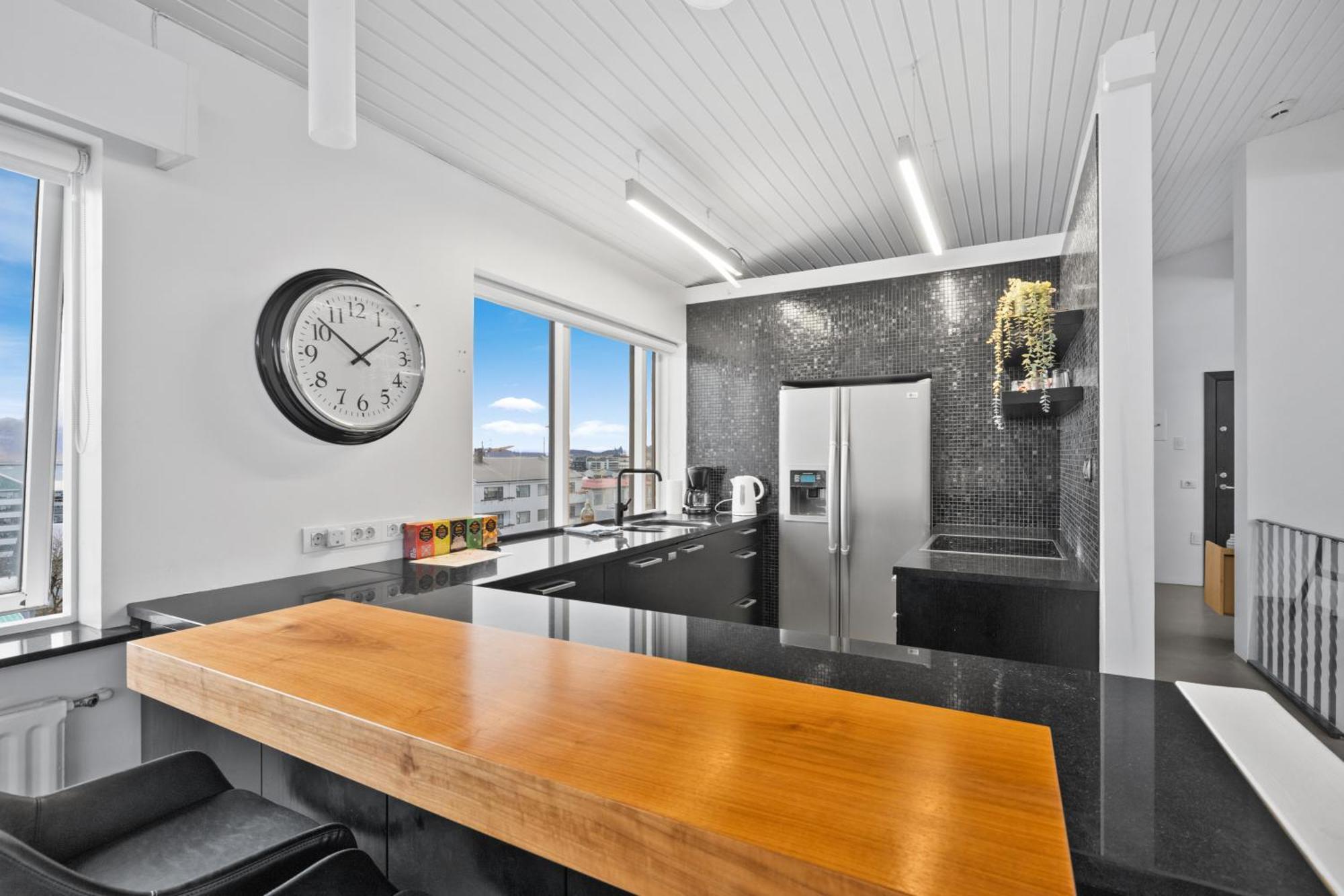 Penthouse Apt On The Shopping Street-Free Parking Reykjavík Exterior photo