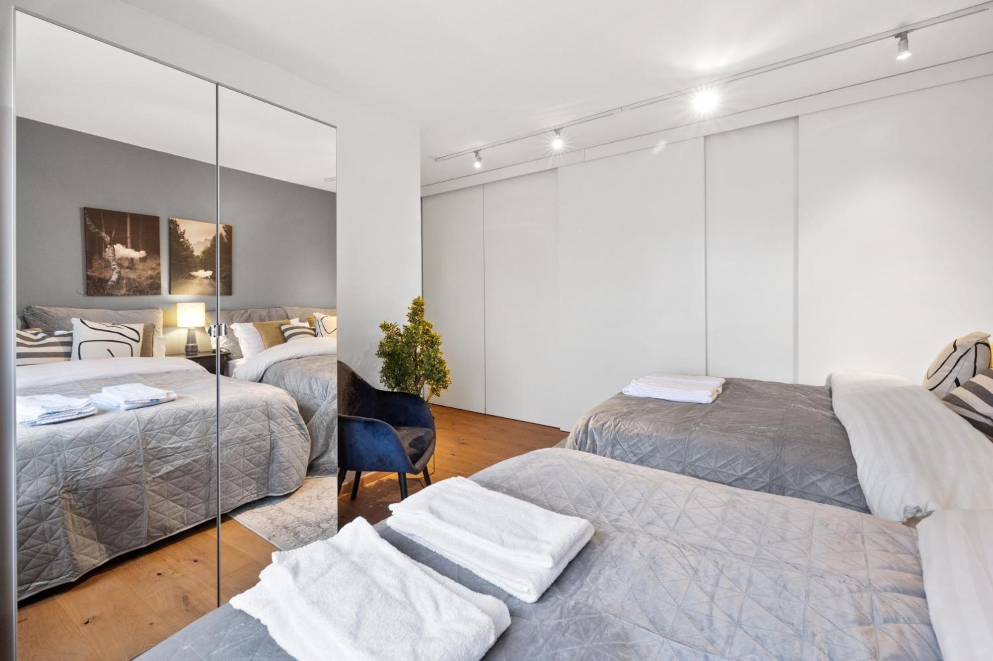 Penthouse Apt On The Shopping Street-Free Parking Reykjavík Exterior photo