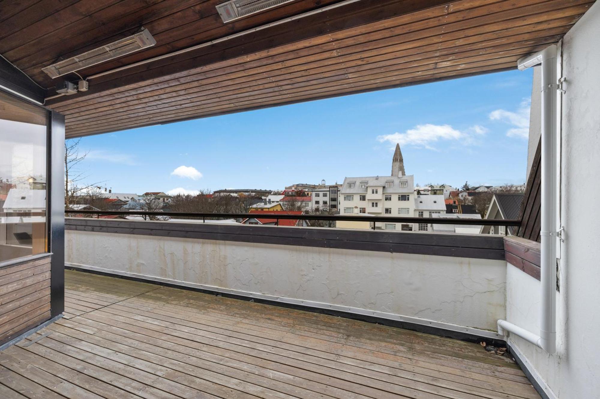 Penthouse Apt On The Shopping Street-Free Parking Reykjavík Exterior photo